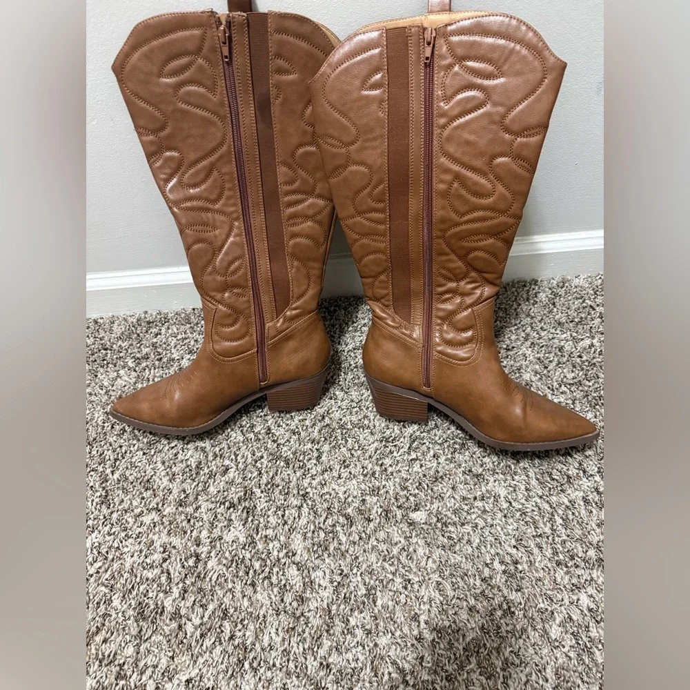 Brown Western-Style Women's Boots - Picture 2 of 4